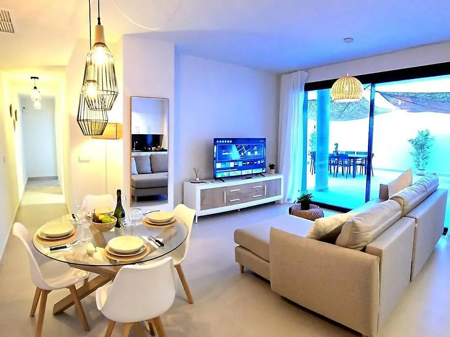 Samuel Luxury 2Bedroom Apartment, Large Patio, Free Wifi And Private Parking By Namaste Elite location
